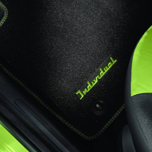 Predpražniki, spredaj vrhunski velur, črni z zelenimi šivi